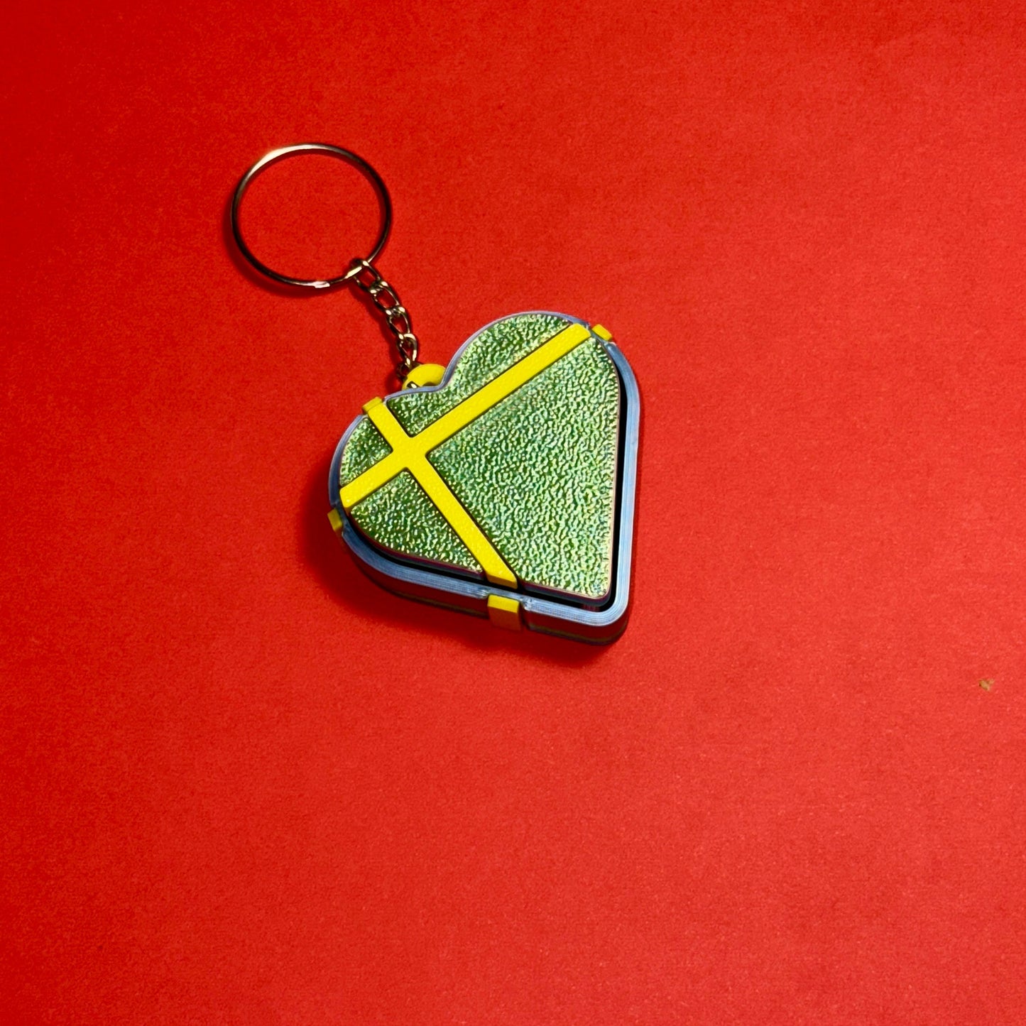 3D დაბეჭდილი გული ქლიქერი ბრელოკი / 3D Printed Heart Shaped Fidget Toy Keychain - Green & Yellow