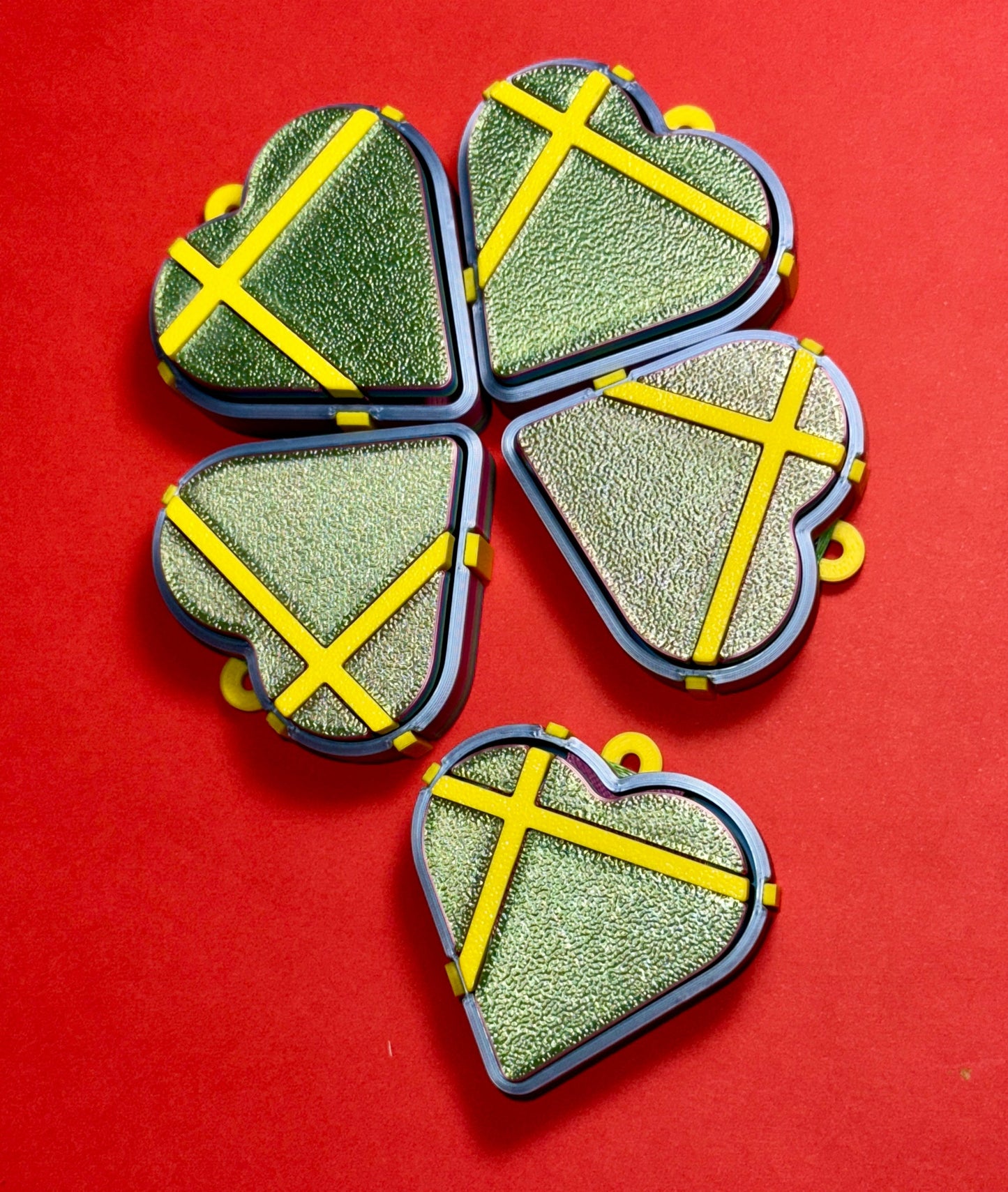 3D დაბეჭდილი გული ქლიქერი ბრელოკი / 3D Printed Heart Shaped Fidget Toy Keychain - Green & Yellow