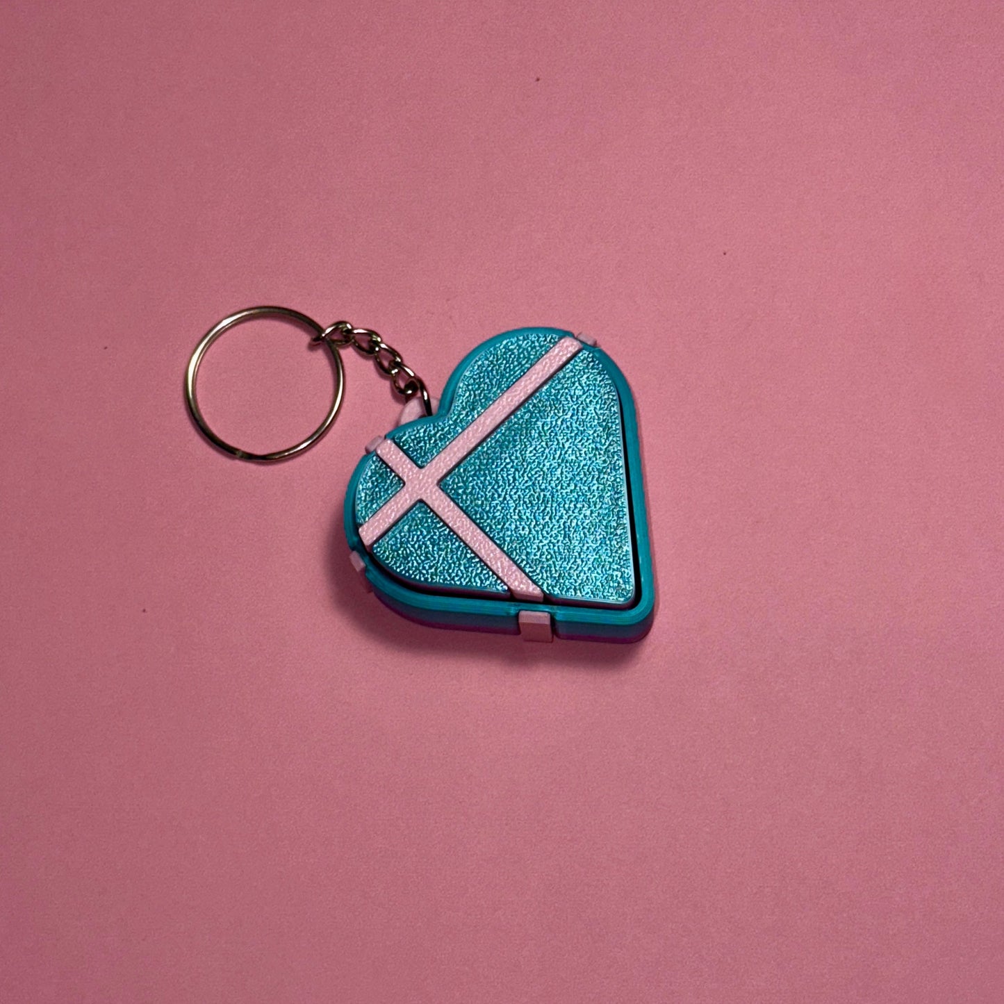 3D დაბეჭდილი გული ქლიქერი ბრელოკი / 3D Printed Heart Shaped Fidget Toy Keychain - Pink & Blue