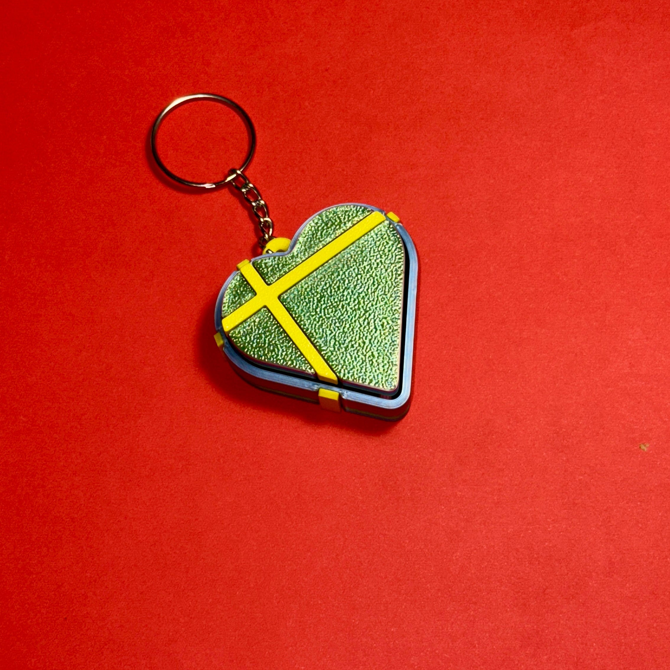 3D დაბეჭდილი გული ქლიქერი ბრელოკი / 3D Printed Heart Shaped Fidget Toy Keychain - Green & Yellow