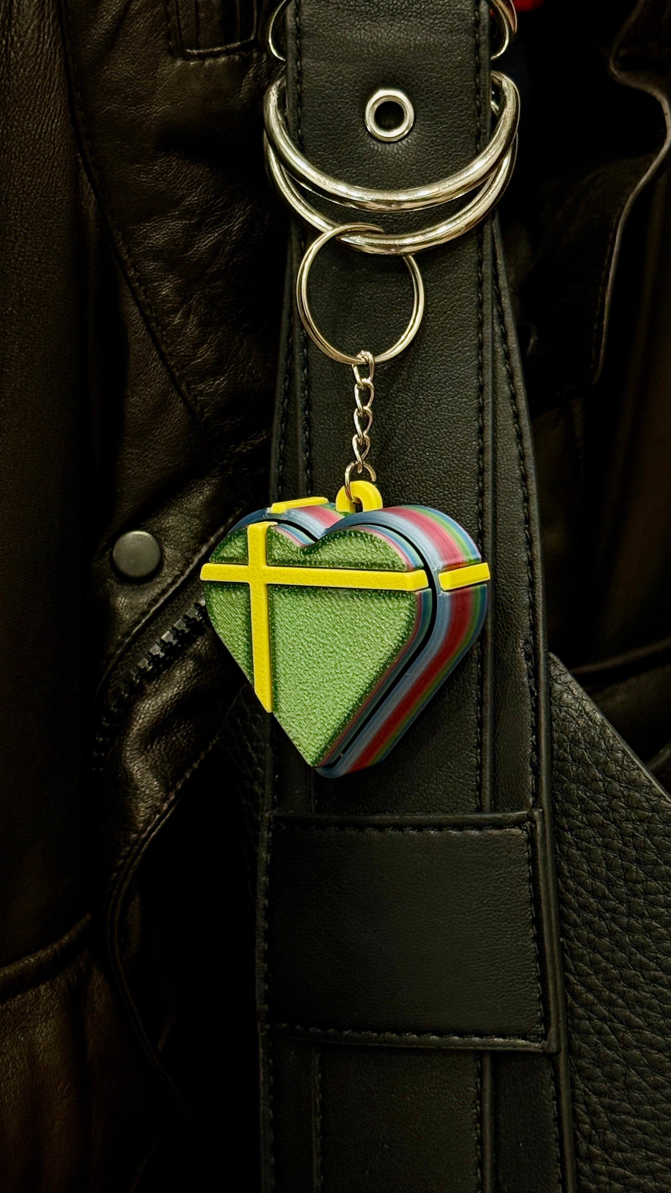 3D დაბეჭდილი გული ქლიქერი ბრელოკი / 3D Printed Heart Shaped Fidget Toy Keychain - Green & Yellow