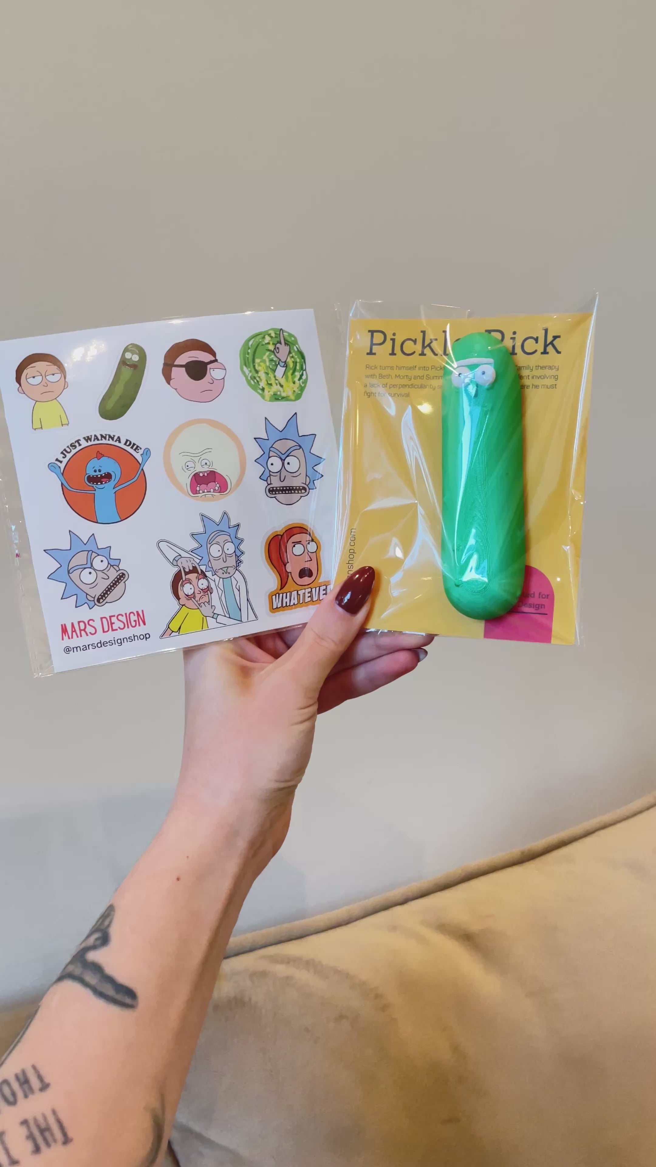 3D Printed Pickle Rick მაგნიტი + რიკი და მორტი სტიკერების ნაკრები